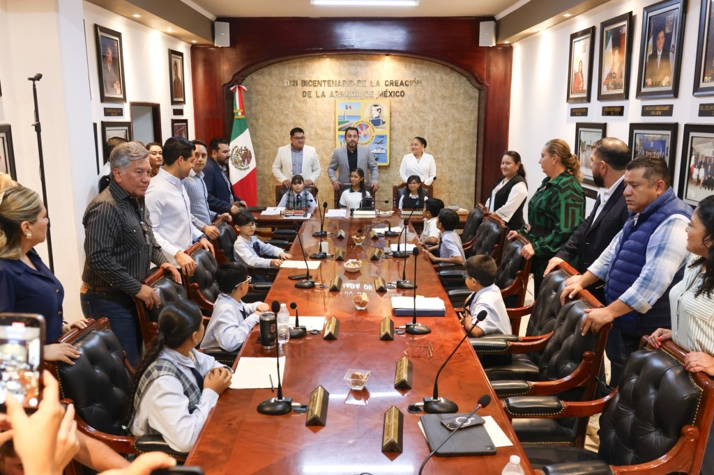 Reconoce alcalde Christian Agúndez a participantes del II Cabildo Infantil de Los&nbsp;Cabos&nbsp;