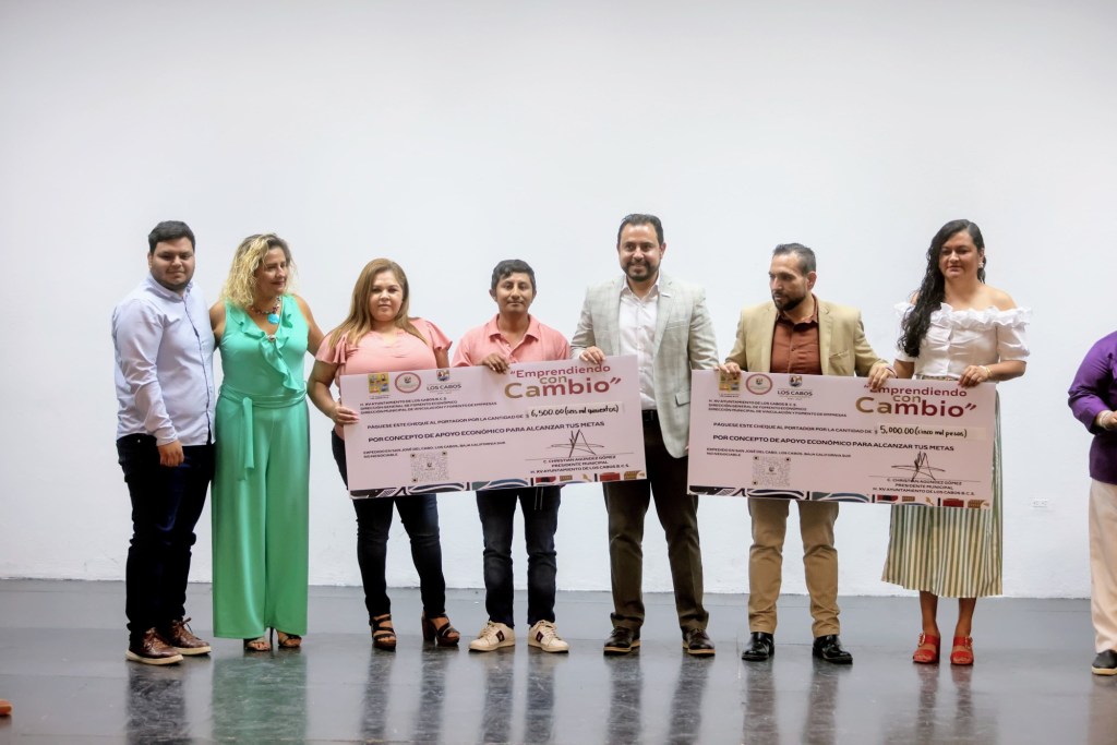 Entrega&nbsp;alcalde Christian Agúndez&nbsp;apoyos económicos para&nbsp;impulsar&nbsp;aemprendedores