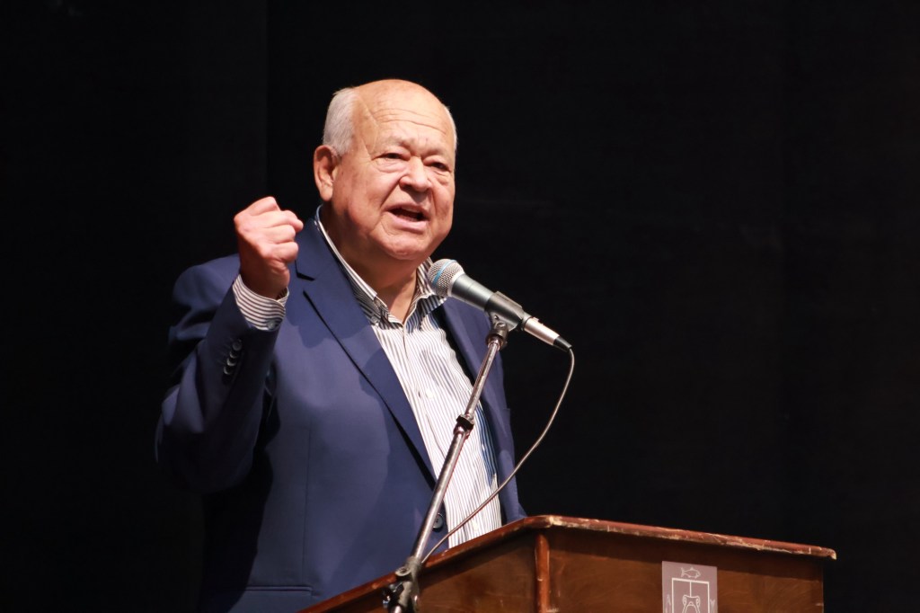 Gobernador de BCS Víctor Castro Cosío reconoce labor docente en el Día del&nbsp;Maestro