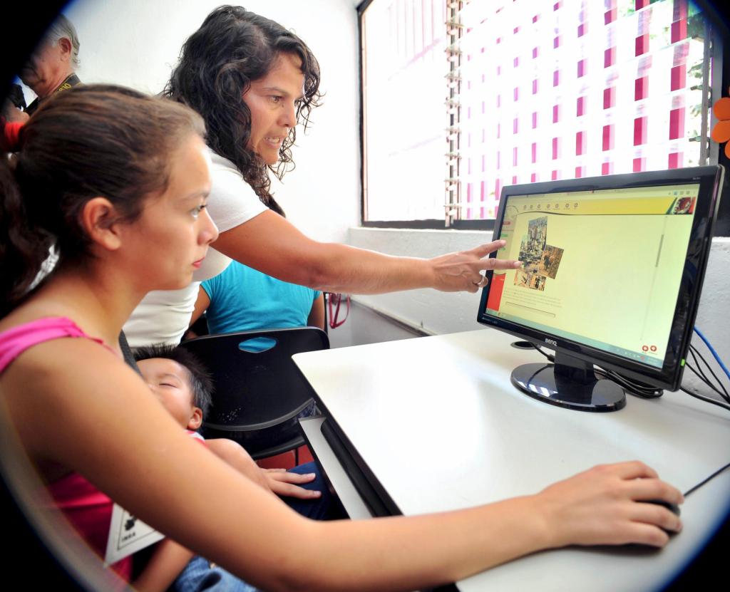 Atiende SEP a 117 mil 793 madres de familia con los servicios educativos del&nbsp;INEA