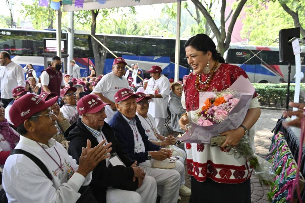 El Programa Colibri de Plata permite a 200 adultos mayores disfrutar gratis Acapulco: Alejandra Frausto&nbsp;Guerrero