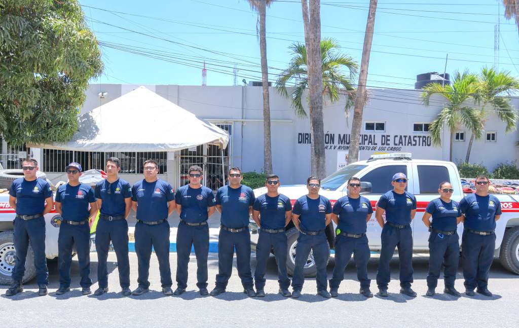 Sale brigada de bomberos de San José del Cabo en apoyo a Bomberos de Tecate por fuertes incendios&nbsp;forestales