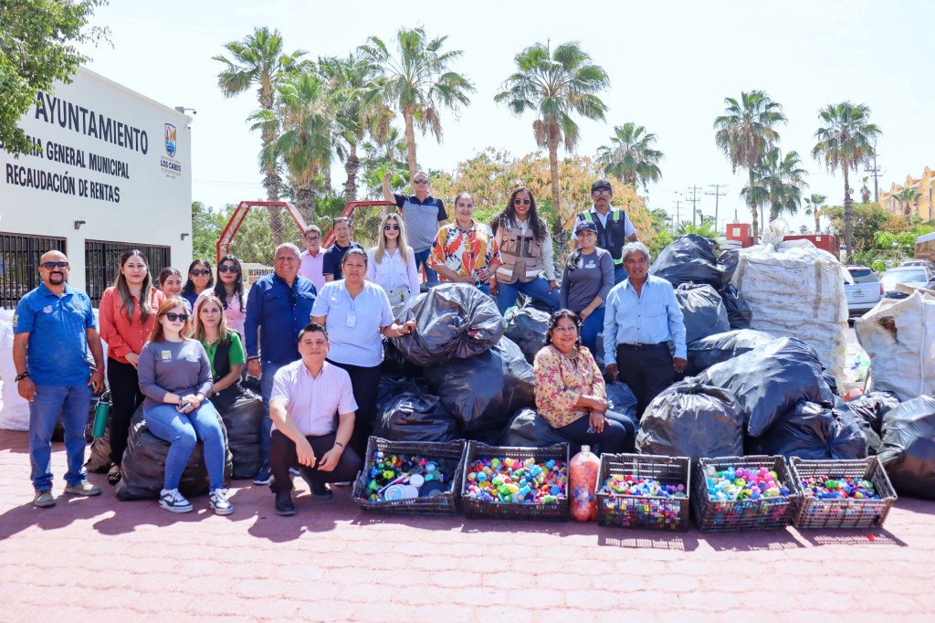 Delegada de Cabo San Lucas&nbsp;entrega&nbsp;780 kilos de&nbsp;PET&nbsp;