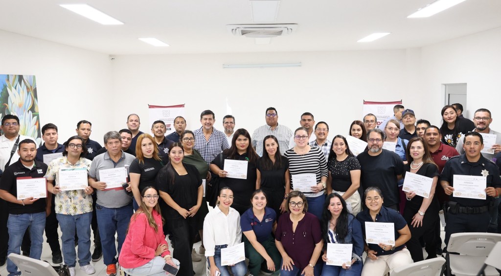 Clausura presidenta del DIF BCS un taller sobre&nbsp;masculinidades