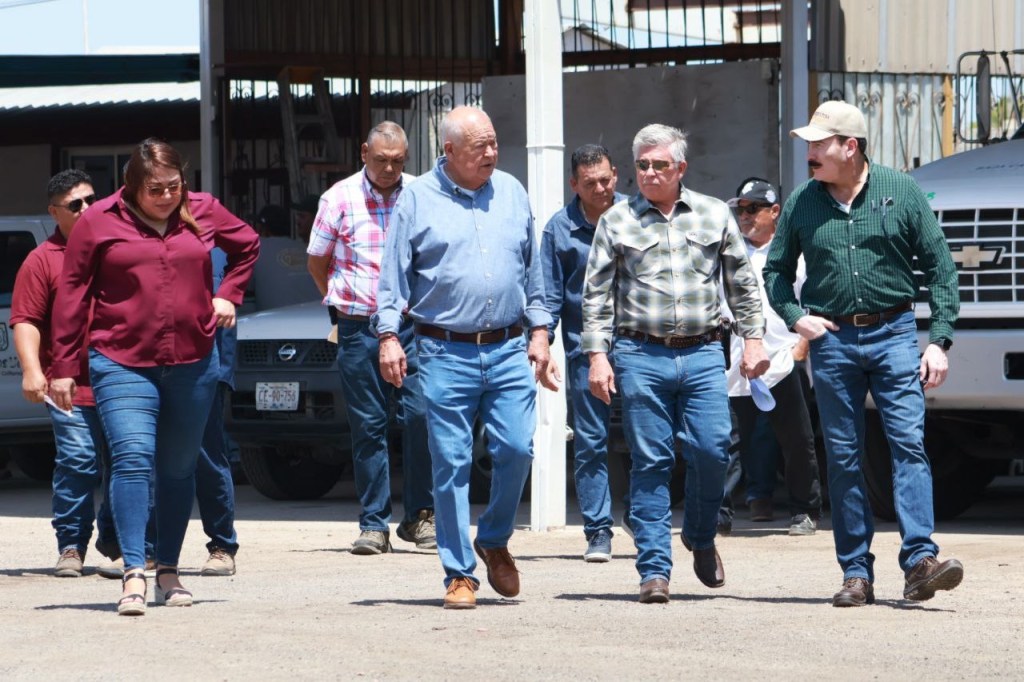 Gobernador&nbsp;VCC&nbsp;se reúne con trabajadores de Maquinaria Pesada de la Junta Estatal de&nbsp;Caminos