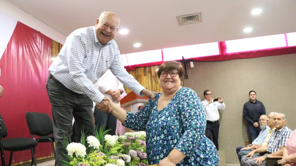 Entrega gobernador VCC bono a personal jubilado de la Secretaría de Salud; reconoce su legado con el bienestar de la&nbsp;población