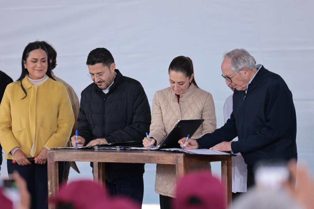 Formaliza Martí Batres participación del ISSSTE en Programa Salud Casa por&nbsp;Casa