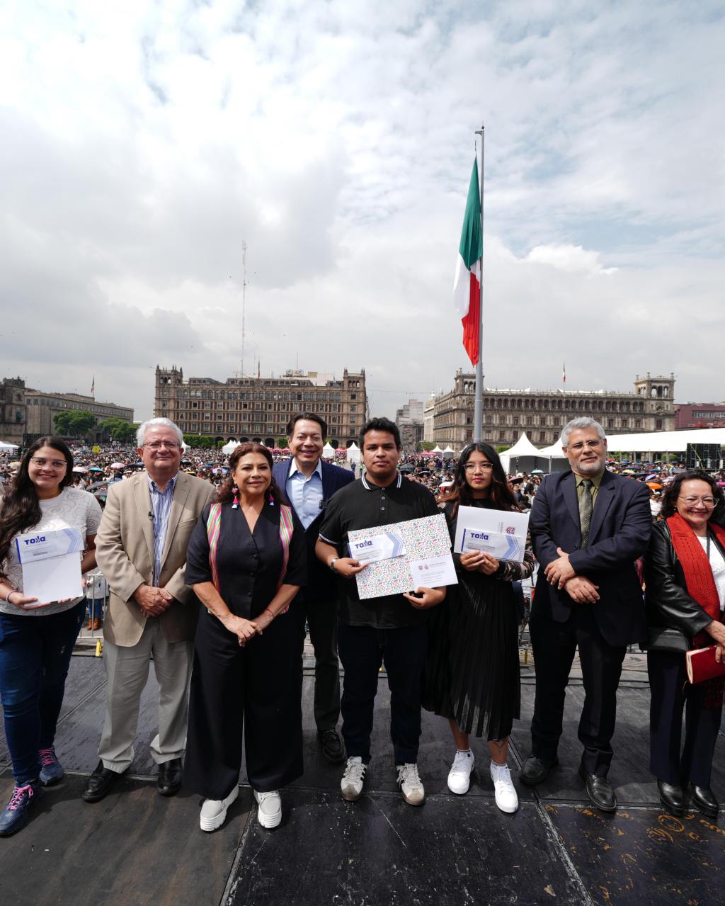 Participa titular de SEP, en la entrega de becas de transporte a estudiantes de la&nbsp;#CDMX.