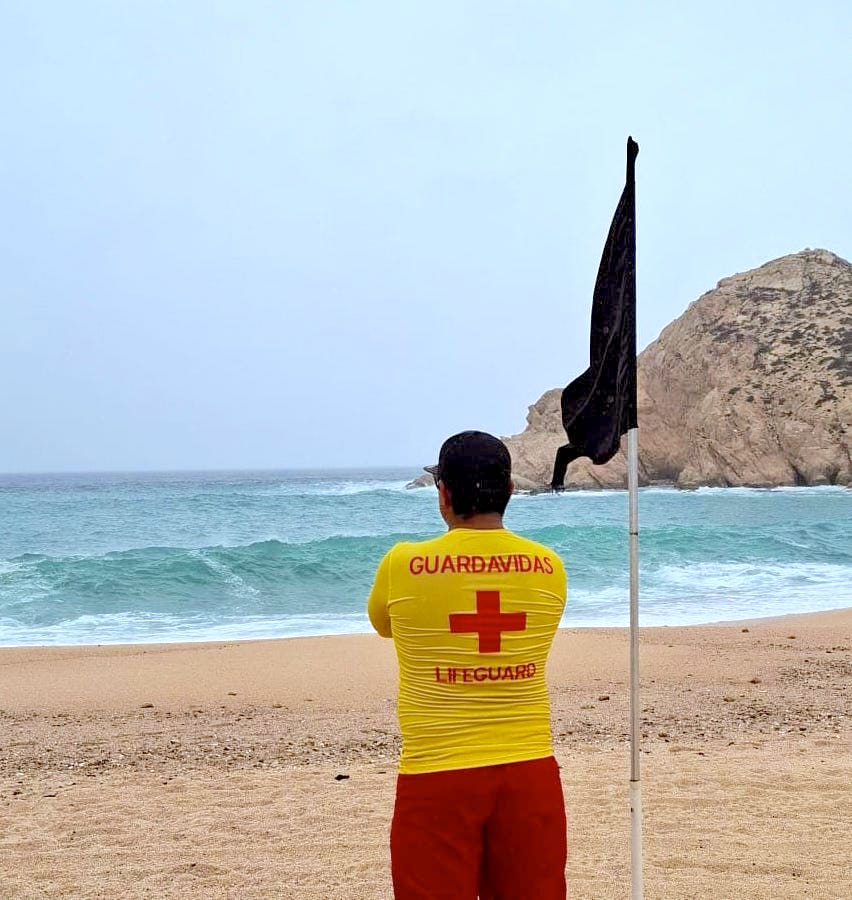 Llama Zofemat Los Cabos a respetar banderas de señalización en las playas ante presencia de mar de&nbsp;fondo