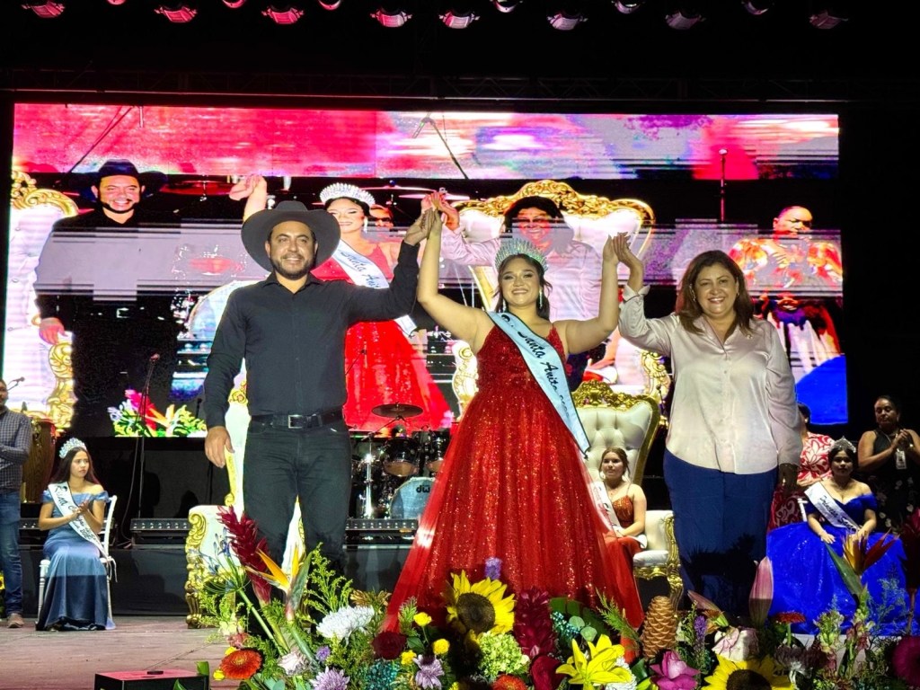 Inaugura alcalde Christian Agúndez Fiestas Tradicionales Santa Anita&nbsp;2025