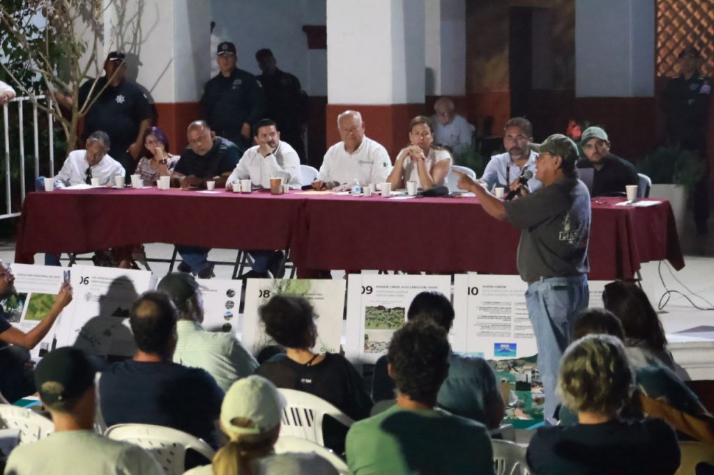 Víctor Castro reitera el compromiso de gobernar con el pueblo en encuentro ciudadano en Todos&nbsp;Santos