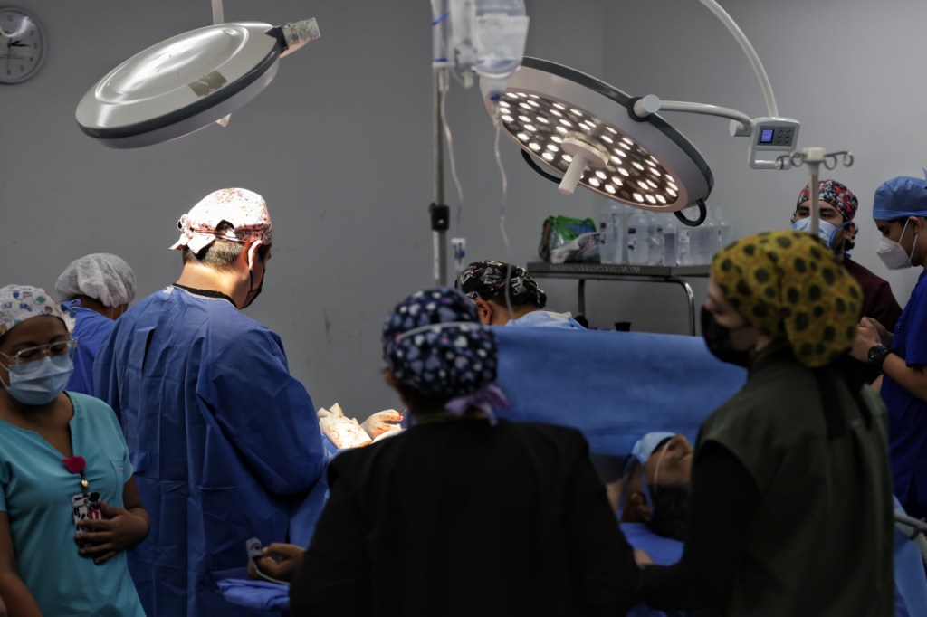 ISSSTE beneficia a 26 derechohabientes con jornada quirúrgica de&nbsp;cataratas