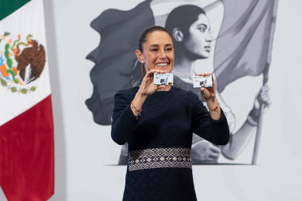 Sheinbaum lanza tarjeta para evitar impuestos a&nbsp;remesas