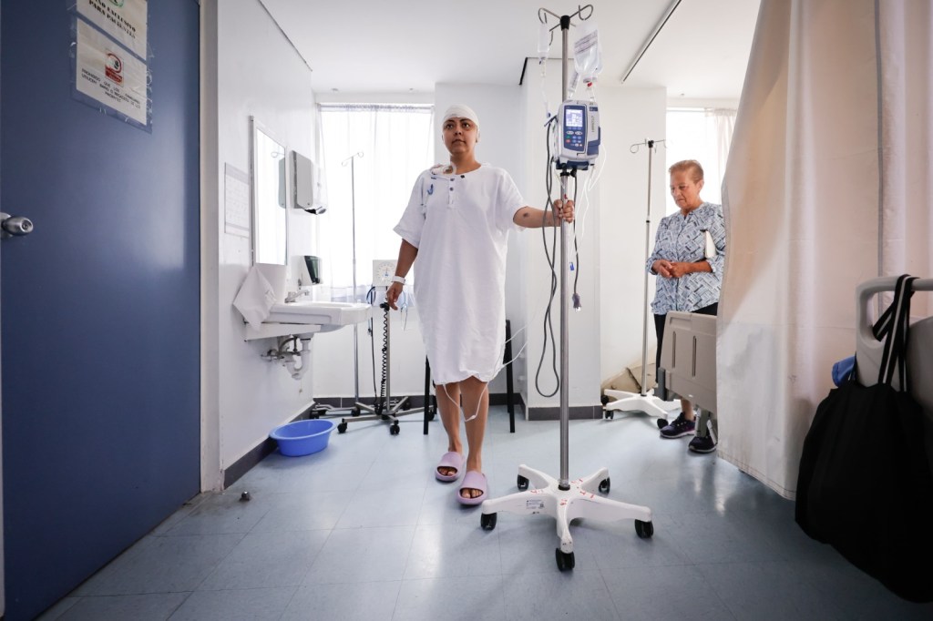 Especialistas del ISSSTE realizan neurocirugía a paciente&nbsp;despierta