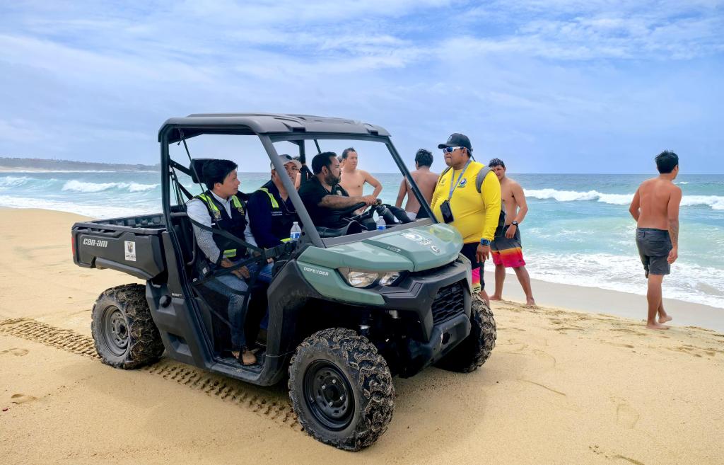 Realizan operativo preventivo en playas de Cabo San Lucas ante el paso del huracán&nbsp;“Flossie”