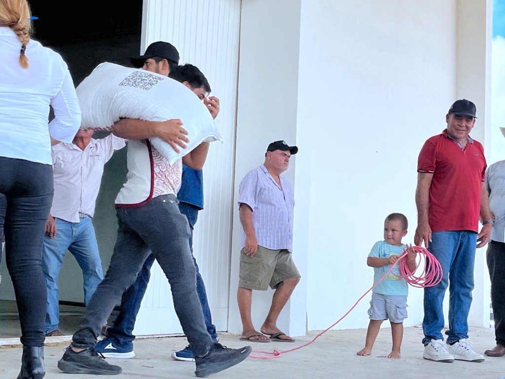 Entrega&nbsp;DIF Los Cabos&nbsp;despensas&nbsp;a familias de&nbsp;la subdelegación de&nbsp;San Felipe y&nbsp;rancherías aledañas