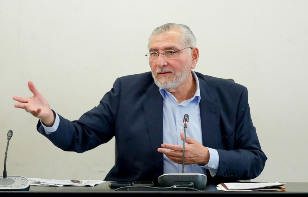 Detalla Adán Augusto López Hernández información sobre sus ingresos y pago de impuestos ante el&nbsp;SAT