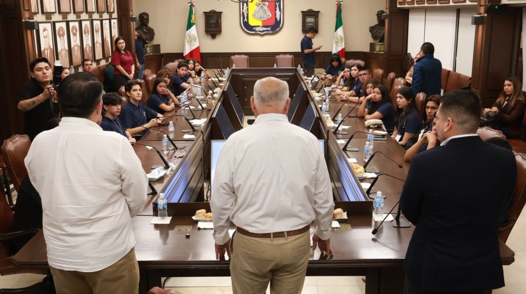 Se reúne Gobernador con integrantes del Parlamento Juvenil de&nbsp;BCS