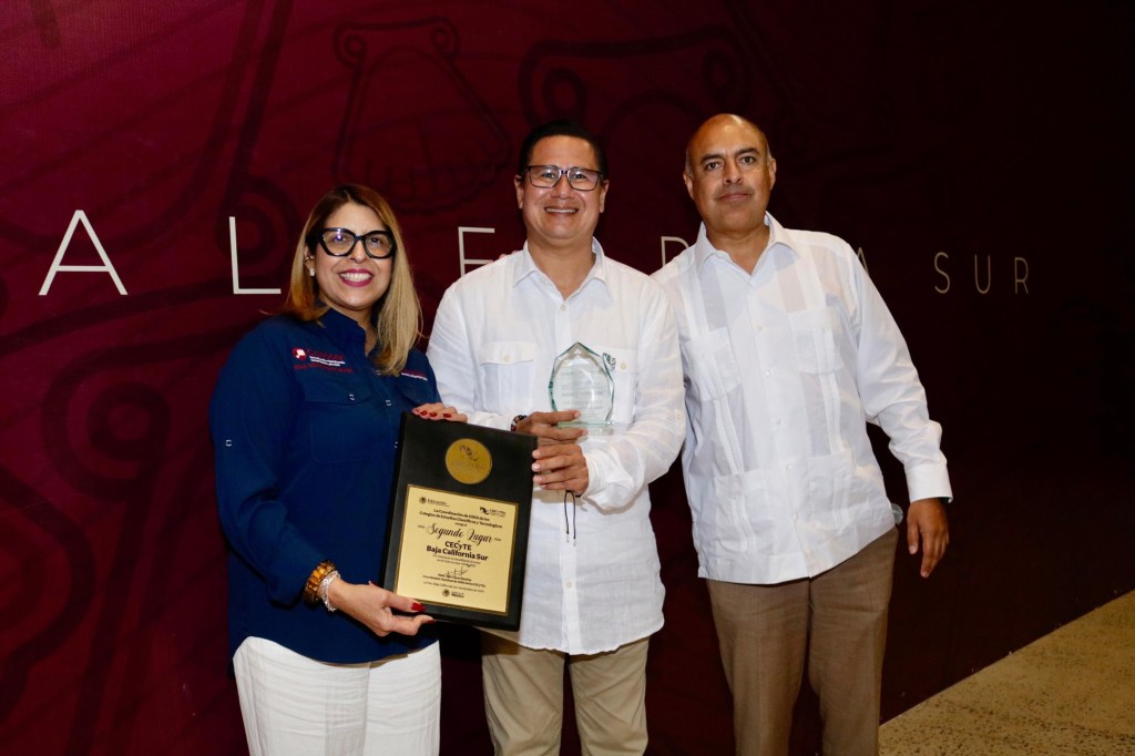 Recibe&nbsp;CECyTE BCS&nbsp;reconocimiento nacional&nbsp;por baja deserción&nbsp;escolar