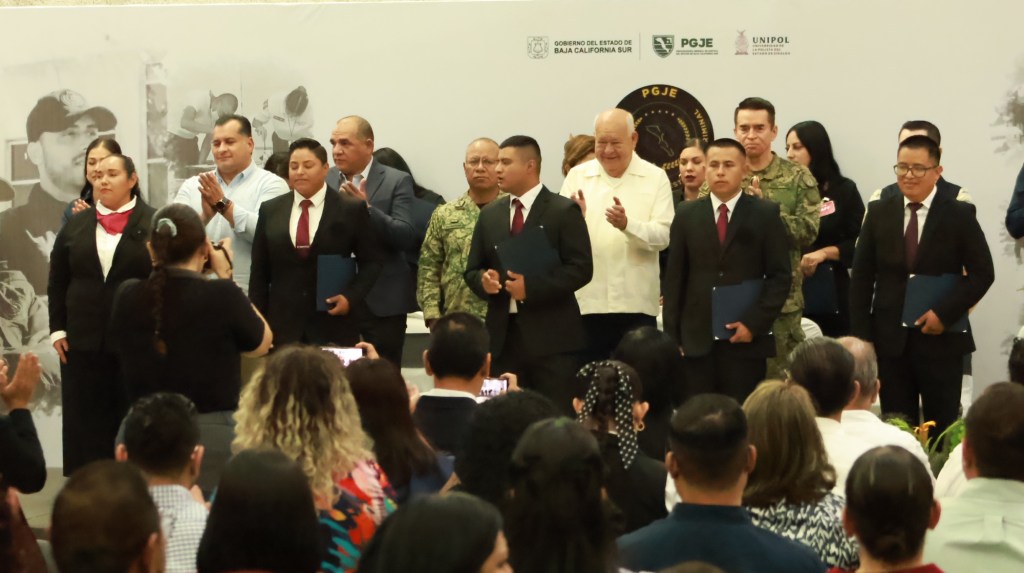 Encabeza Gobernador&nbsp;VCC&nbsp;ceremonia de graduación de nuevos Agentes de Investigación&nbsp;Criminal