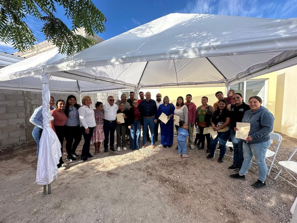 Entrega&nbsp;Gobernador Víctor Castro acciones de vivienda a familias de&nbsp;Loreto