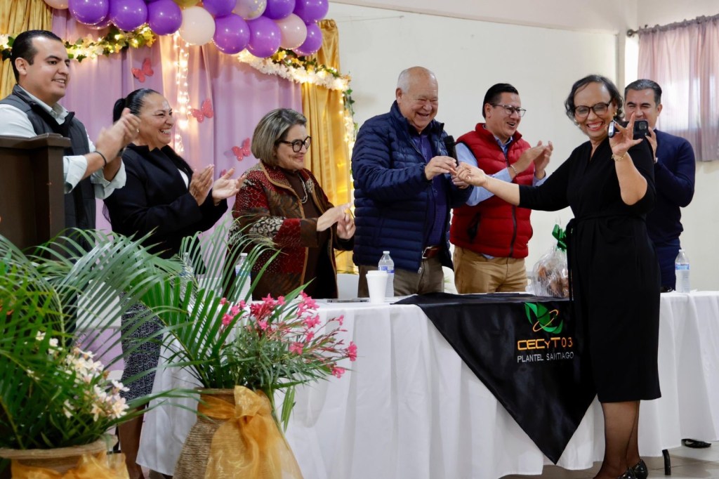 Entrega Gobernador Víctor Castro apoyos educativos, sociales y&nbsp;vivienda&nbsp;en Santiago