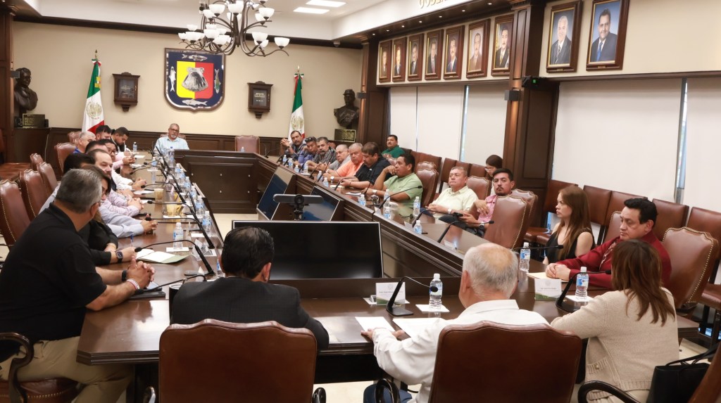 Fortalece Gobierno del Estado diálogo con transportistas de Los Cabos para avanzar en soluciones con apego a la&nbsp;legalidad