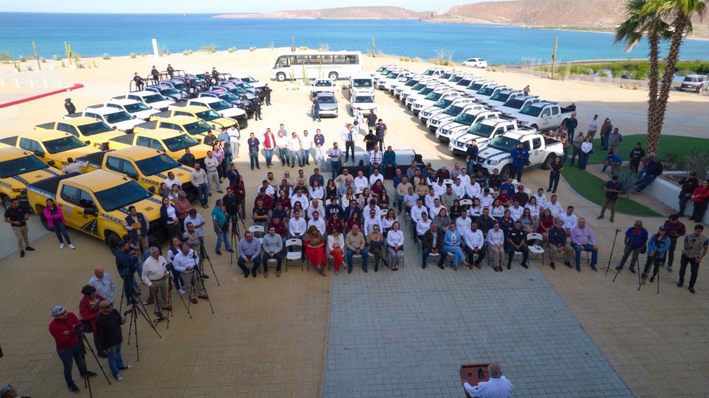 Refuerza gobernador Víctor Castro equipamiento institucional con nueva entrega de&nbsp;vehículos