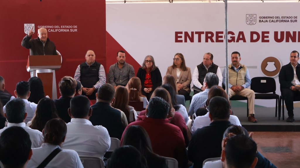 Gobernador Víctor Castro refrenda su compromiso con las y los servidores públicos de&nbsp;BCS