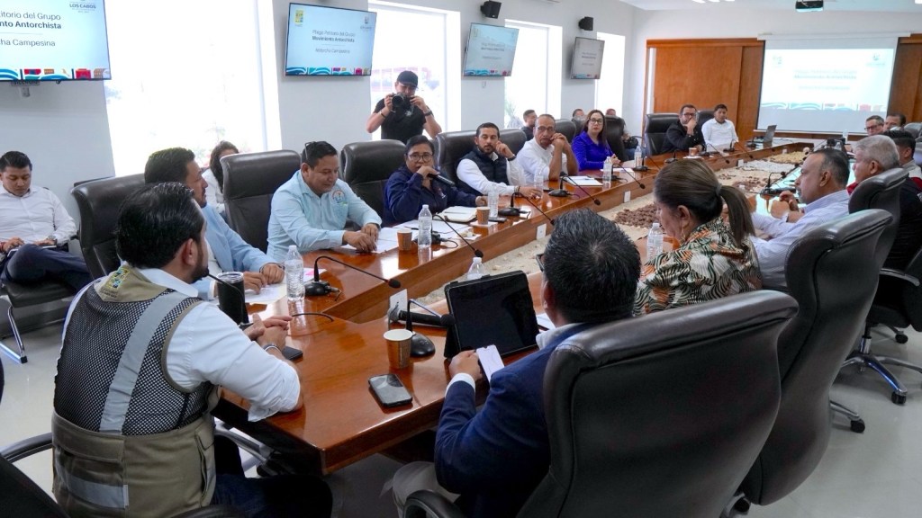 Atiende Christian Agúndez a representantes de Antorcha Campesina en Los Cabos