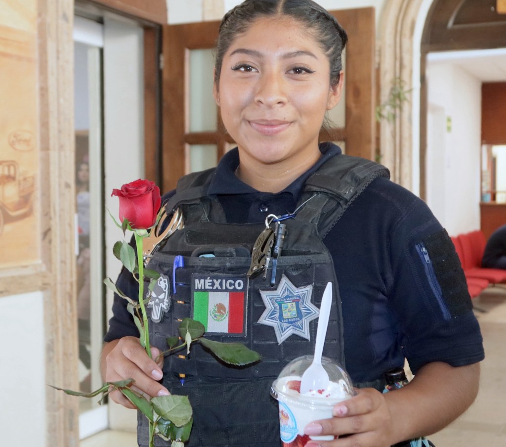 Celebra Ayuntamiento de Los Cabos el Día del Amor y la Amistad con la ciudadanía