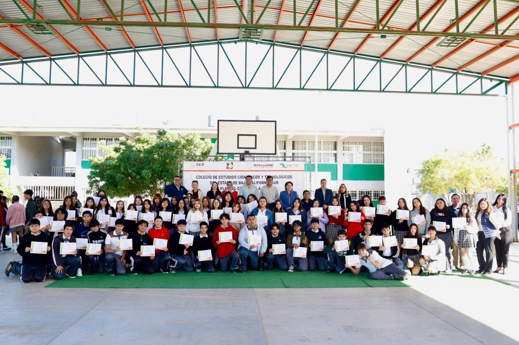 Regresan a clases cerca de 10 mil estudiantes del CECyTE&nbsp;BCS