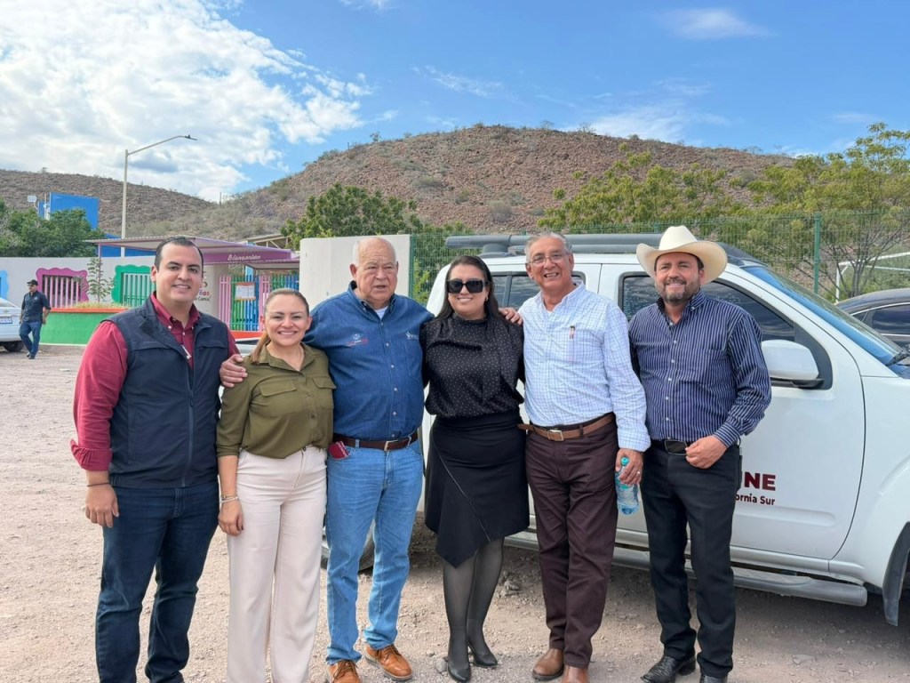 Entrega Gobierno&nbsp;Estatal&nbsp;unidad&nbsp;de transporte&nbsp;al CREN de Loreto en apoyo a la formación de&nbsp;docentes