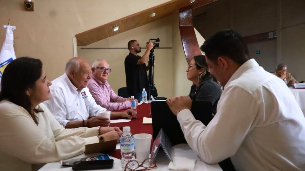 Refuerza gobernador Víctor Castro cercanía con la ciudadanía en audiencias públicas