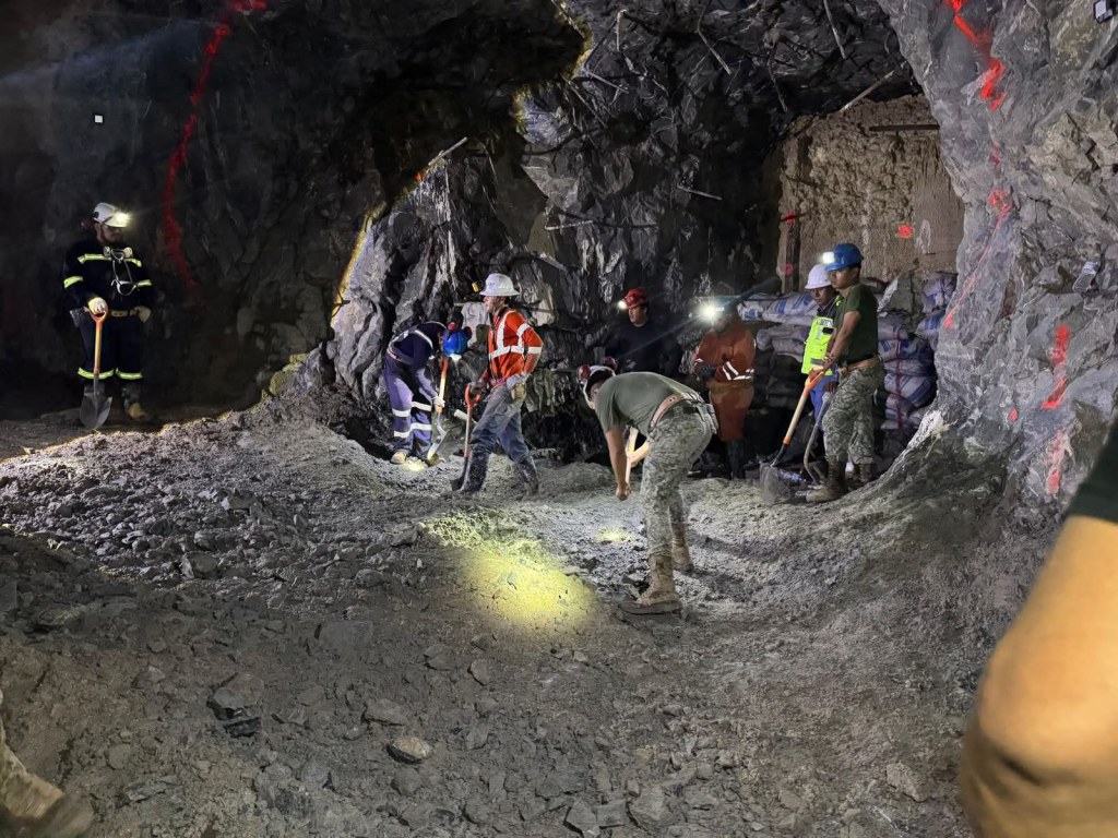 INTENSIFICAN EXTRACCIÓN DE AGUA Y SEDIMENTOS DE TÚNELES PARA LLEGAR A LA ZONA CERO DE LA MINA SANTA FE
