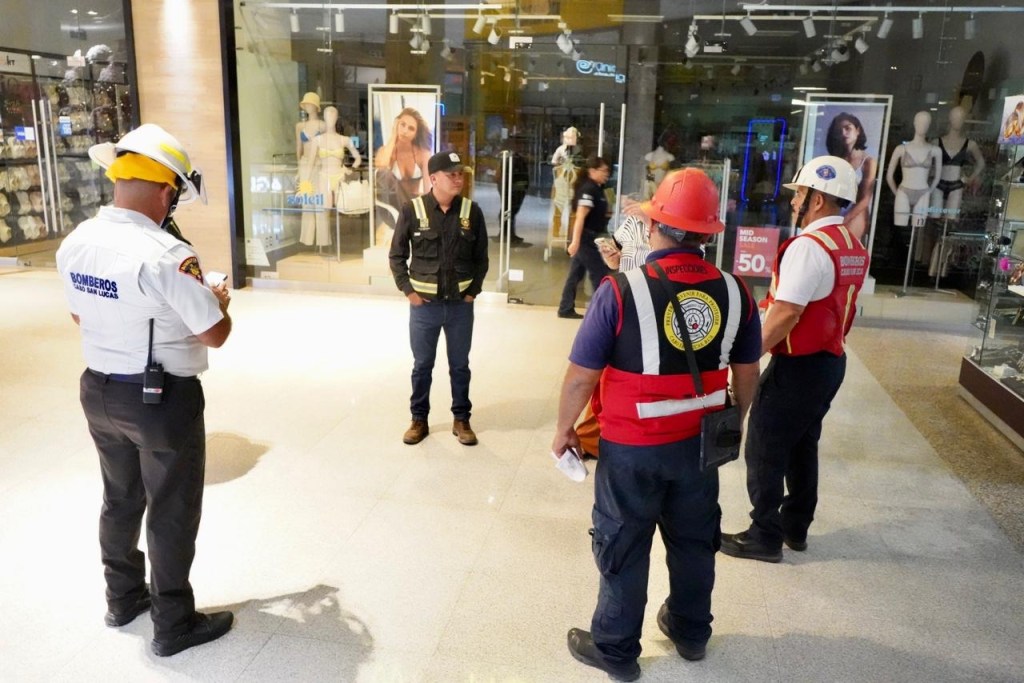 Prioriza Ayuntamiento de Los Cabos la prevención;&nbsp;suspenden actividades en plaza Puerto Paraíso por riesgos a la seguridad en Cabo San&nbsp;Lucas