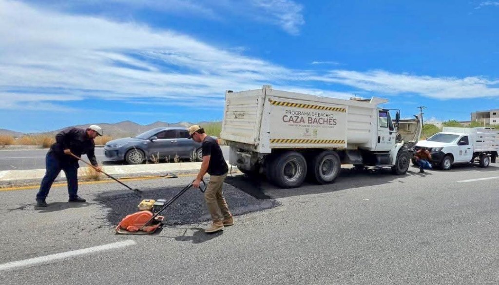 “Caza Baches” atiende vialidades en San Bernabé, Chamizal y acceso al Aeropuerto Internacional de Los Cabos