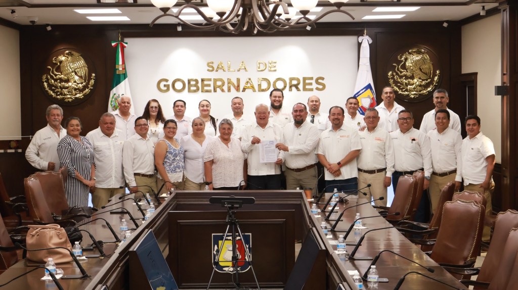 Recibe Gobierno del Estado pliego petitorio del magisterio sudcaliforniano; incluye temas laborales y&nbsp;salariales