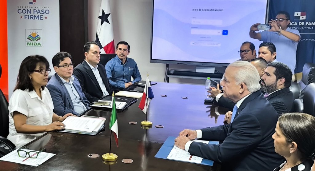 Intensifica México cooperación regional con EU y Panamá para el combate al #GusanoBarrenador del&nbsp;Ganado
