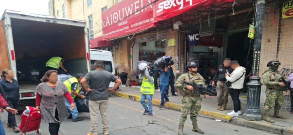#Marina coadyuva en aseguramiento de más de 65 mil piezas de mercancía apócrifa, en el Centro Histórico de la&nbsp;#CDMX