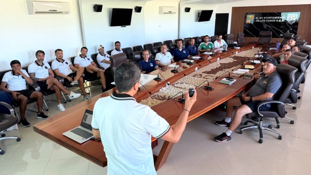 Entrenadores de Los Cabos actualizan conocimientos con cuerpo técnico de Club Atlético La&nbsp;Paz