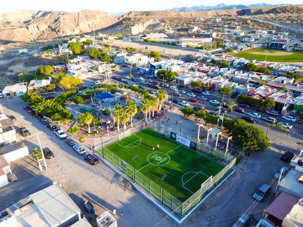 EDITH AGUILAR Y SEDATU ENTREGAN SIETE CAMPOS DE FÚTBOL COMO PARTE DEL PROGRAMA MUNDIAL SOCIAL EN&nbsp;MULEGÉ