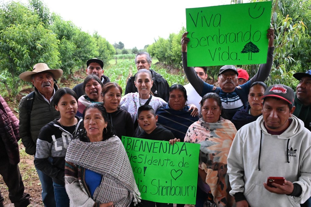 ESTAMOS CUMPLIENDO LOS SUEÑOS DEL PUEBLO DE MÉXICO: PRESIDENTA CLAUDIA SHEINBAUM ENTREGA VIVIENDAS DEL BIENESTAR EN MORELIA; LA META ES 1.8 MILLONES EN EL PAÍS