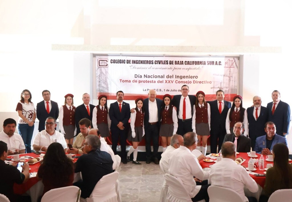 Toma protesta Gobernador al Consejo Directivo de Ingenieros Civiles de BCS