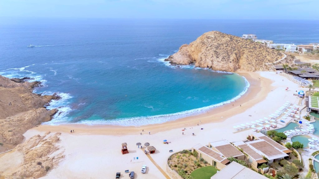ZOFEMAT Los Cabos realiza labores de limpieza en Playa Santa&nbsp;María