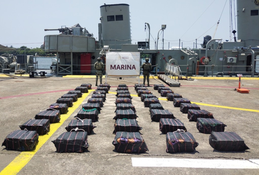 #MARINA ASEGURA MÁS DE 1.6 TONELADAS DE PRESUNTA C0CAÍNA EN UNA OPERACIÓN MARÍTIMA FRENTE A COSTAS DE&nbsp;#MICHOACÁN