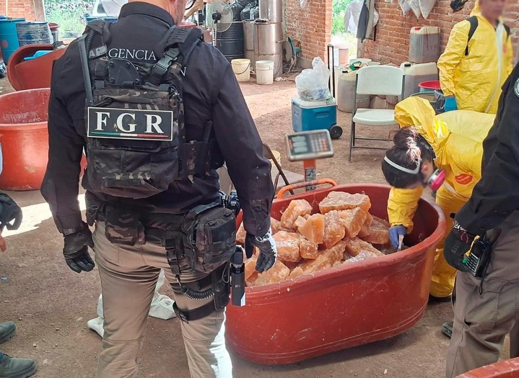ASEGURAN MÁS DE 200 KILOS DE METANFETAMINA Y PRECURSORES QUÍMICOS