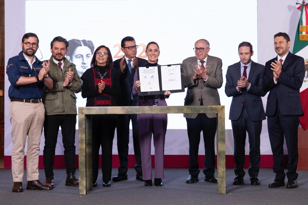 CLAUDIA SHEINBAUM FIRMA DECRETO PARA LA CREACIÓN DE 12 MIL 750 NUEVOS CONSULTORIOS DE ATENCIÓN PRIMARIA DEL SERVICIO UNIVERSAL DE SALUD