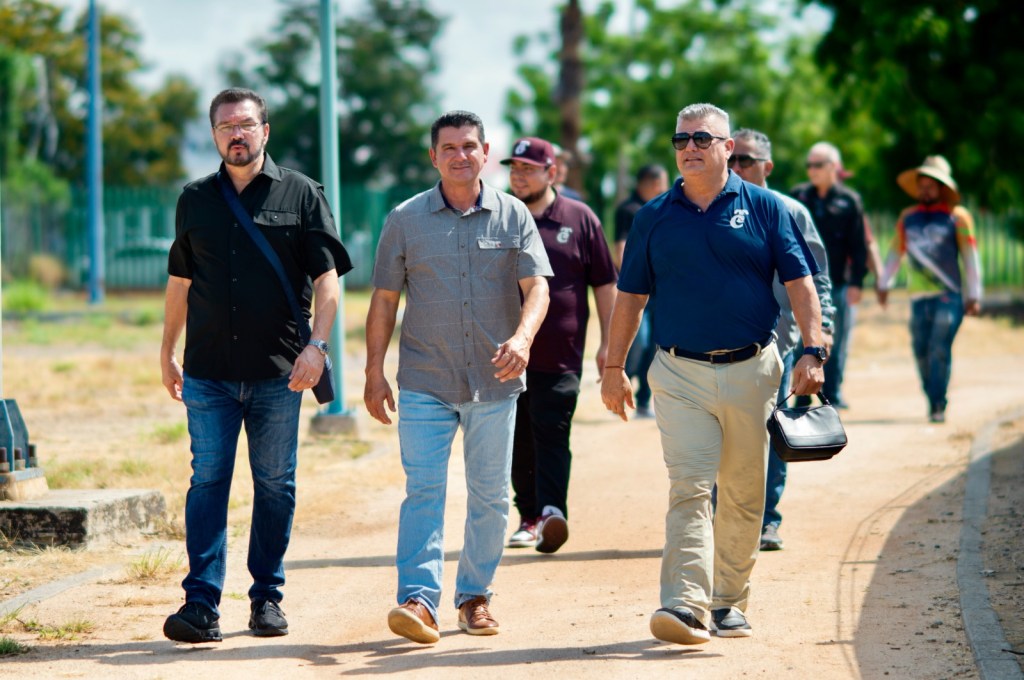 ISDE Y TOMATEROS COORDINAN TRABAJOS PARA ALISTAR CAMPOS DE #BÉISBOL DEL&nbsp;CAR