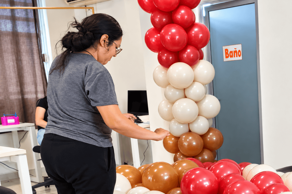 Fomento Económico apoya a la ciudadanía para el emprendimiento con el Curso de Decoración con Globos